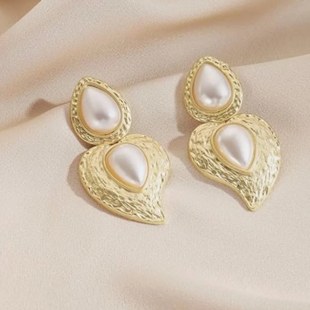 ladyd_posh delicate gold